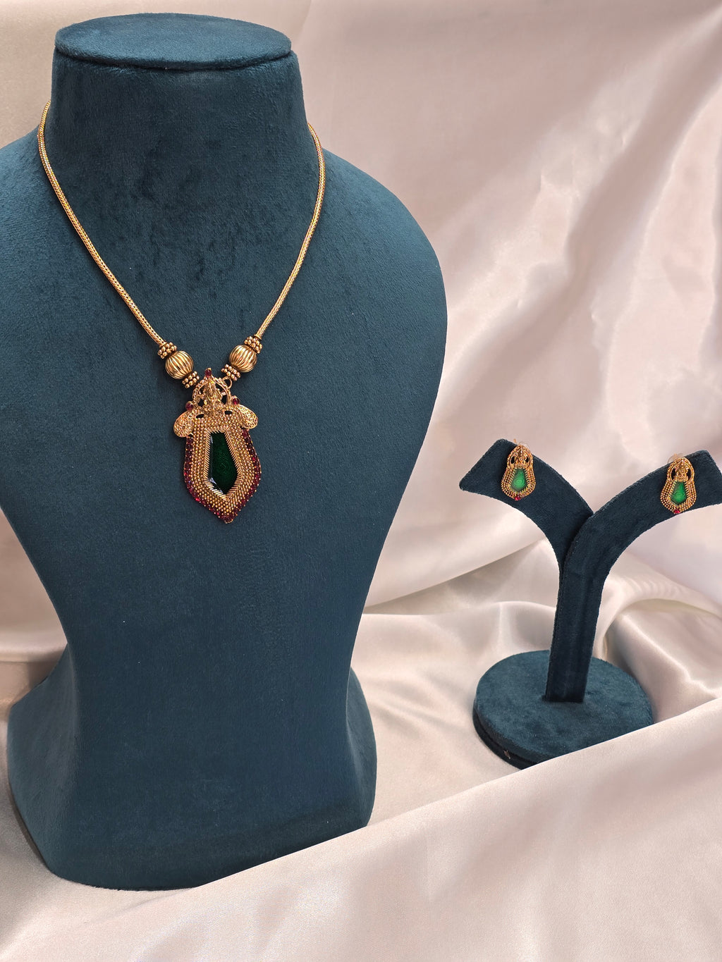 Nagapadam necklace with earrings