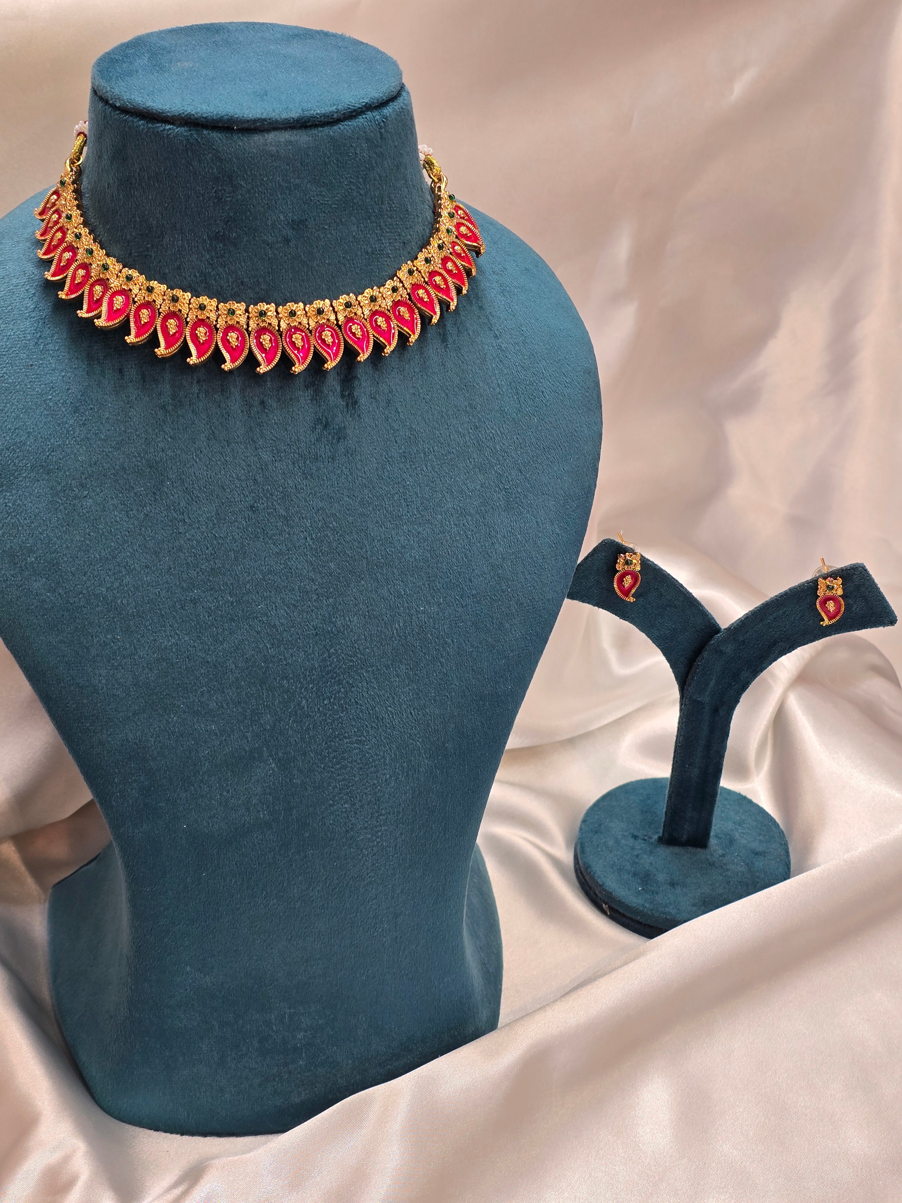 Neckalce wit earrings