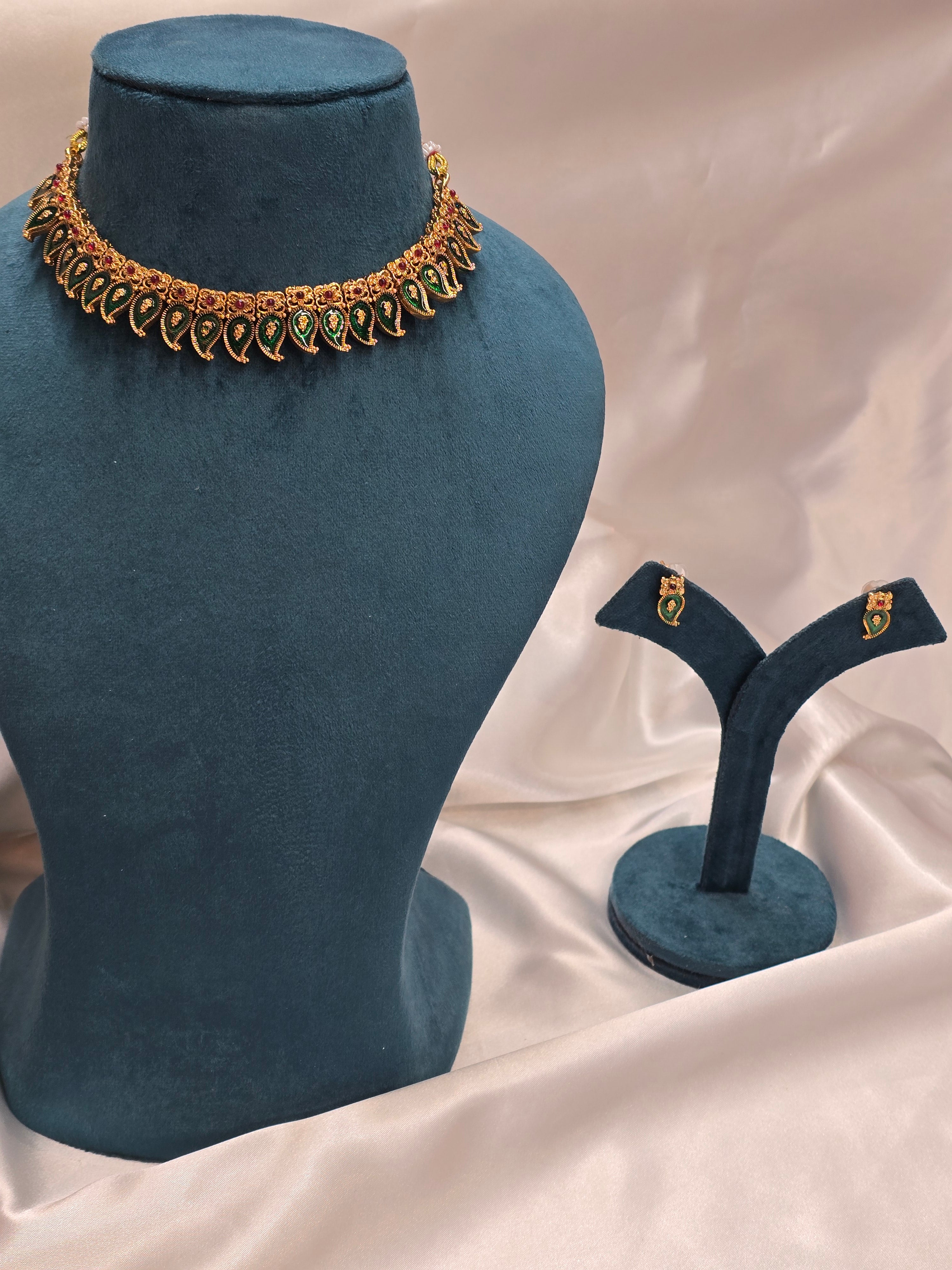 Neckalce wit earrings