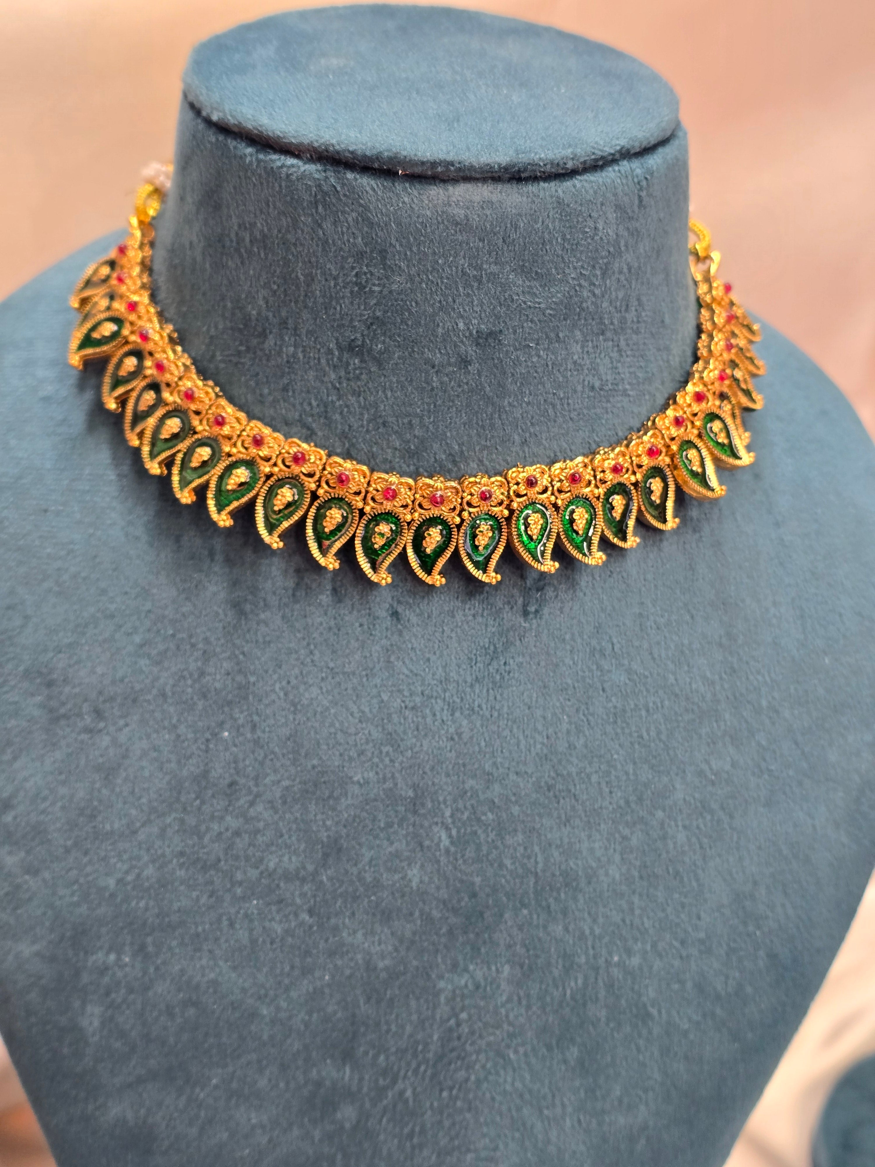 Neckalce wit earrings