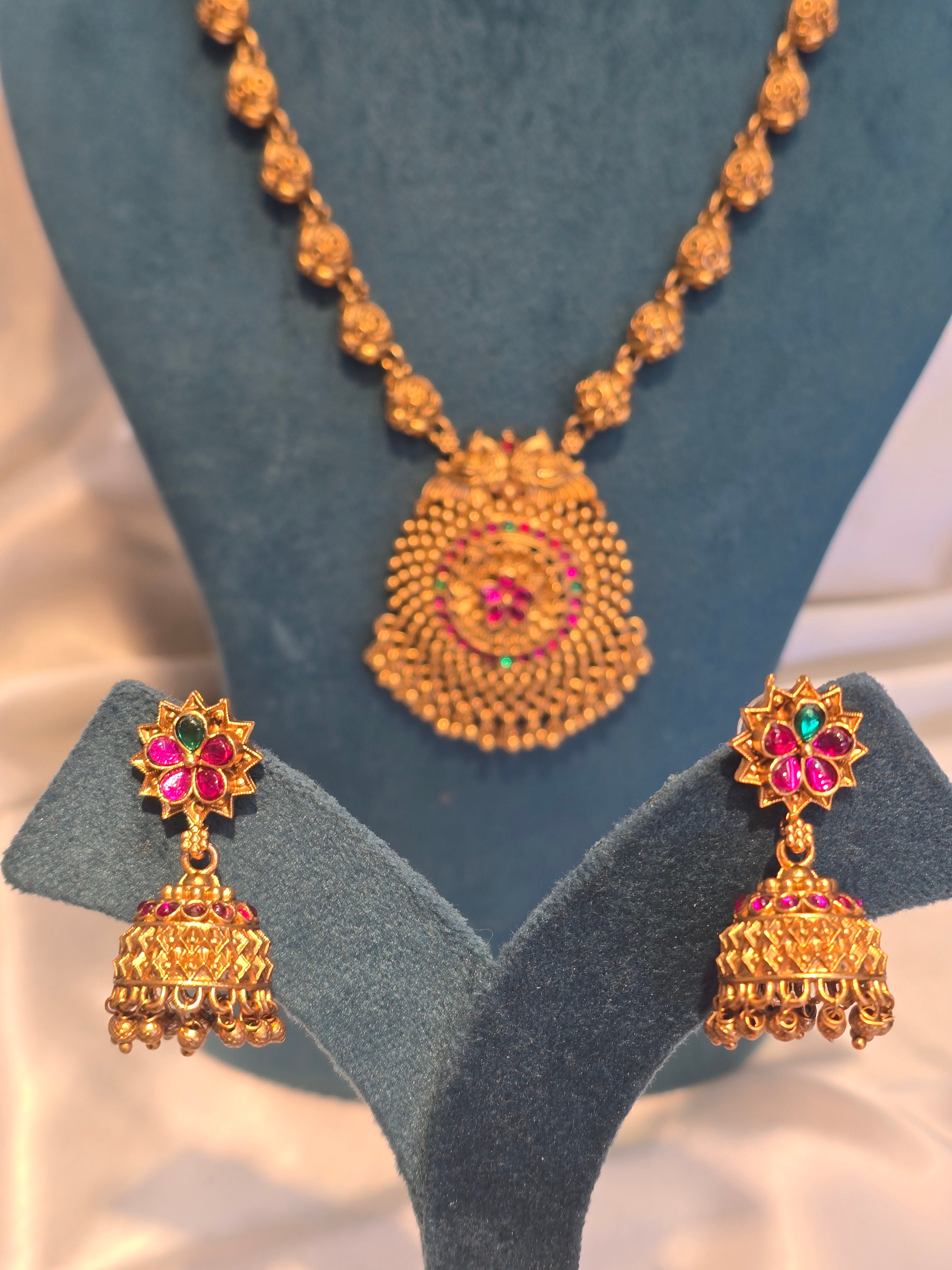 Necklace with earrings