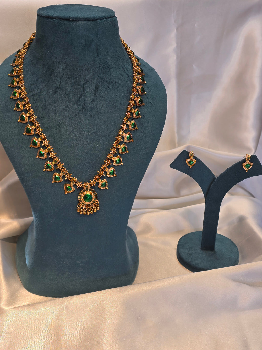 Long necklace with Earrings