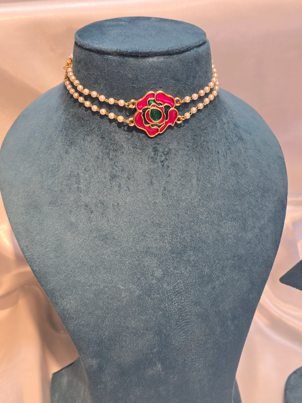 Pearl choker with studs