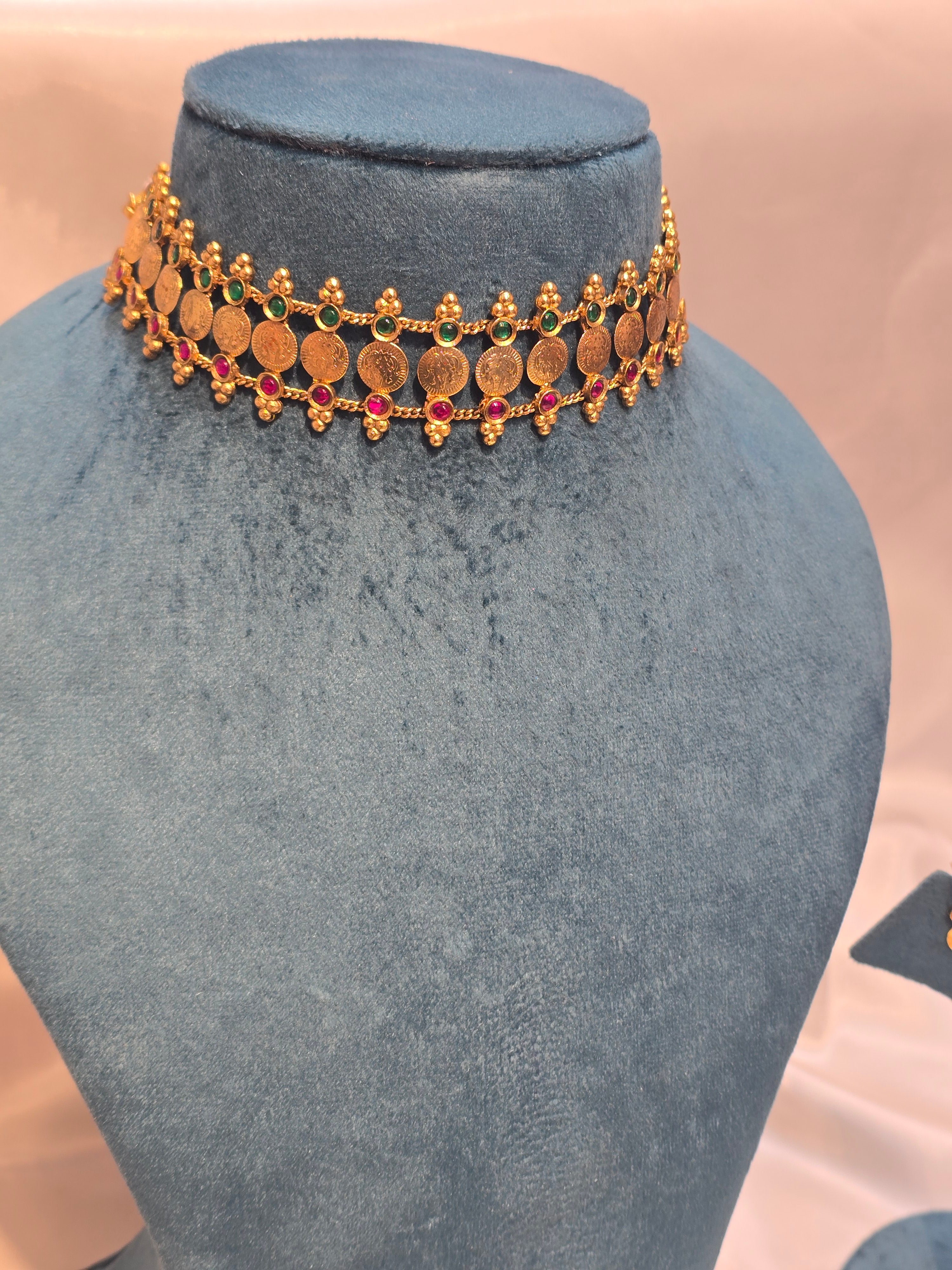 Coin choker set