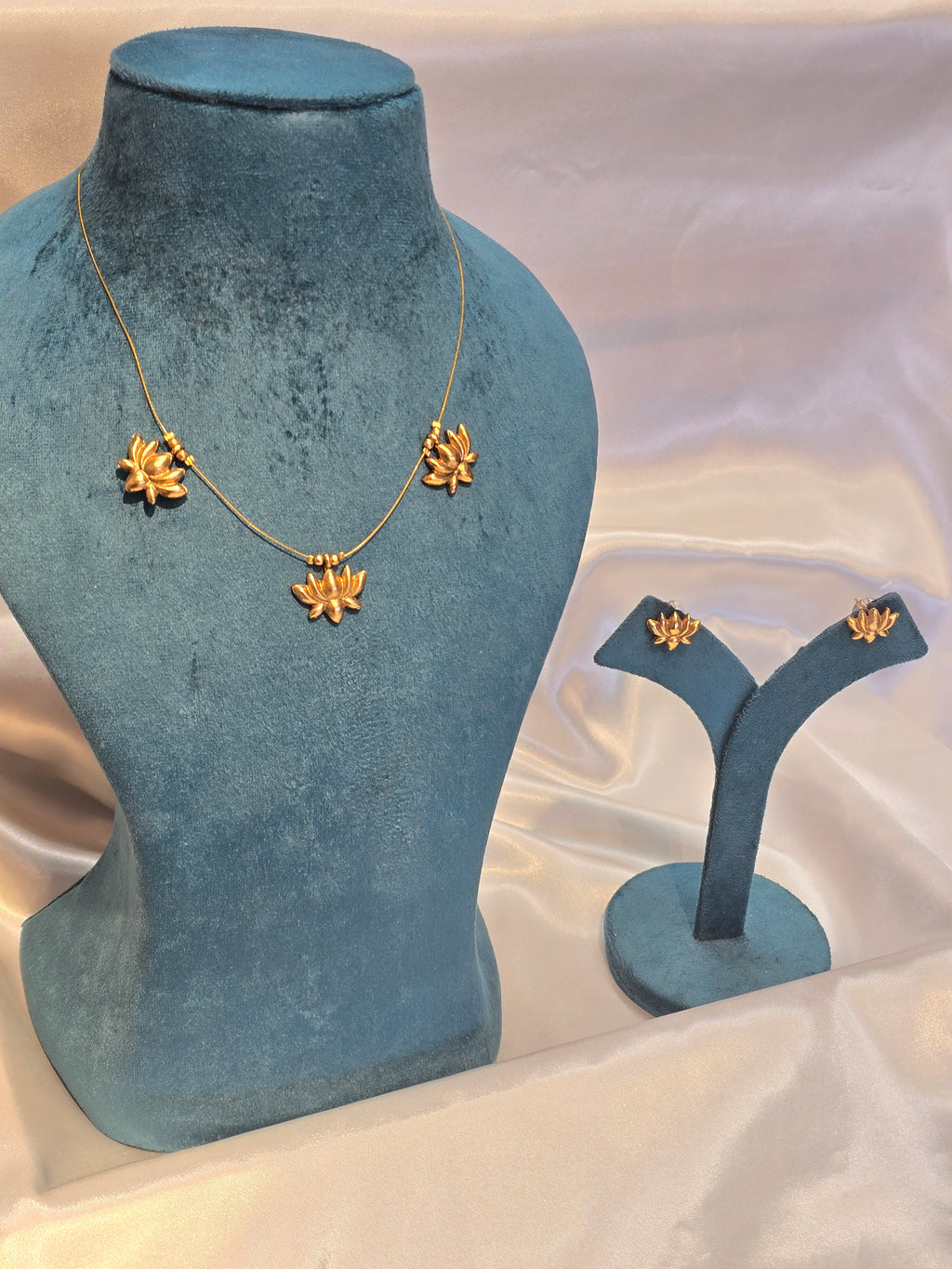 Invisible chain necklace with earrings