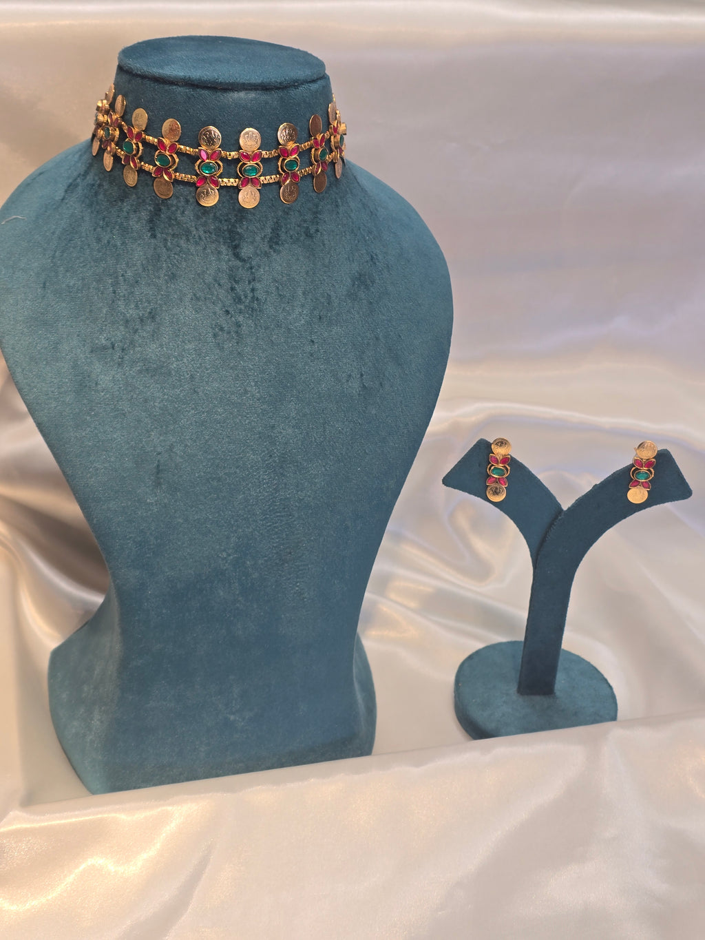 Choker set