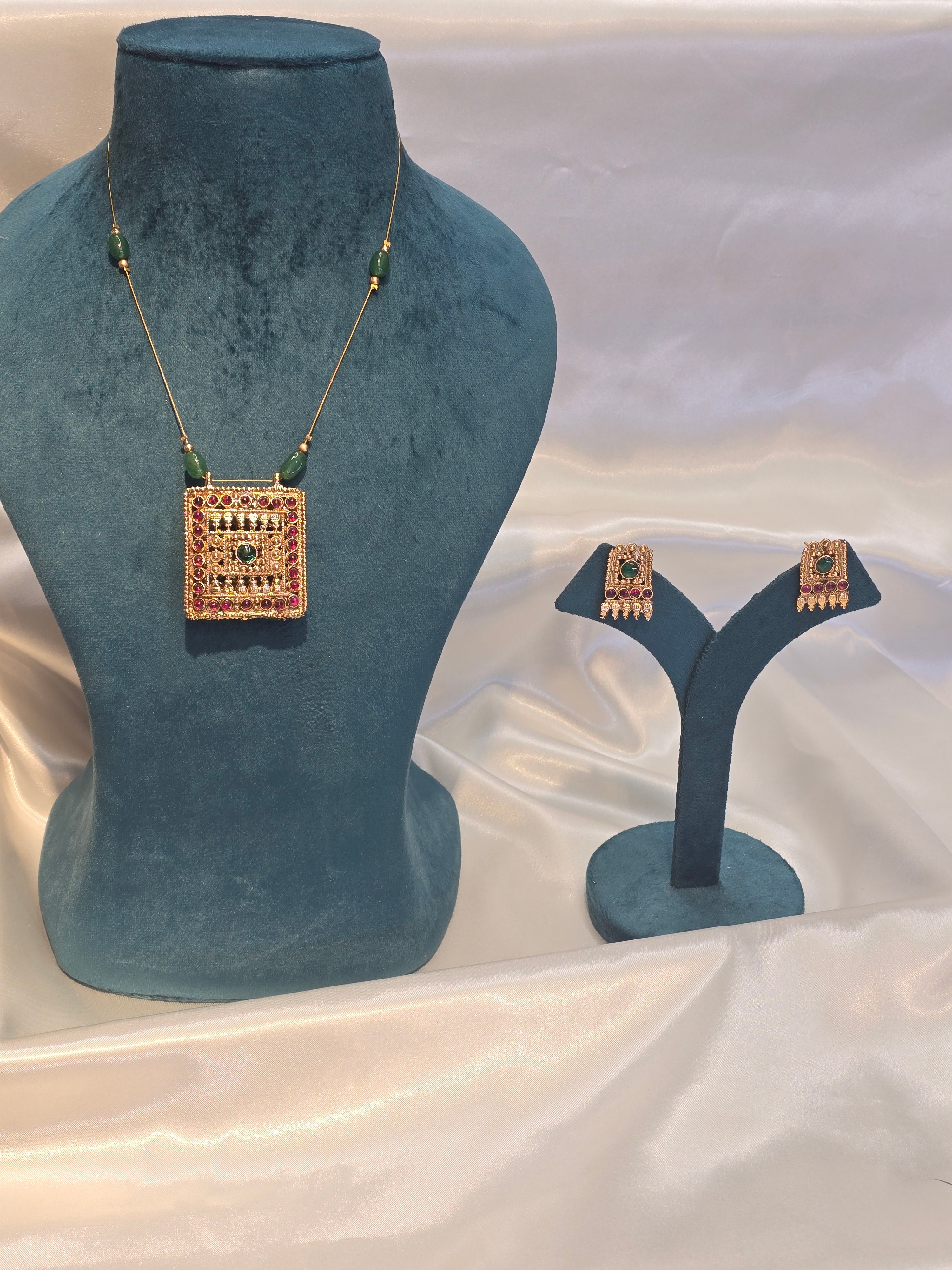 Reversible Invisible necklace set with earrings