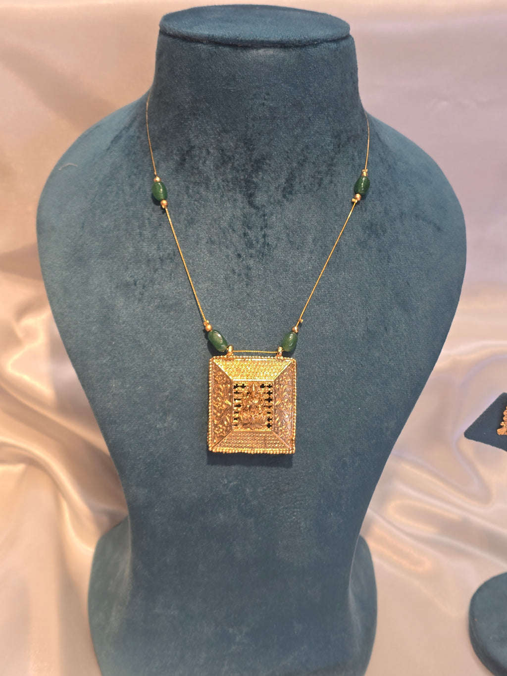 Reversible Invisible necklace set with earrings