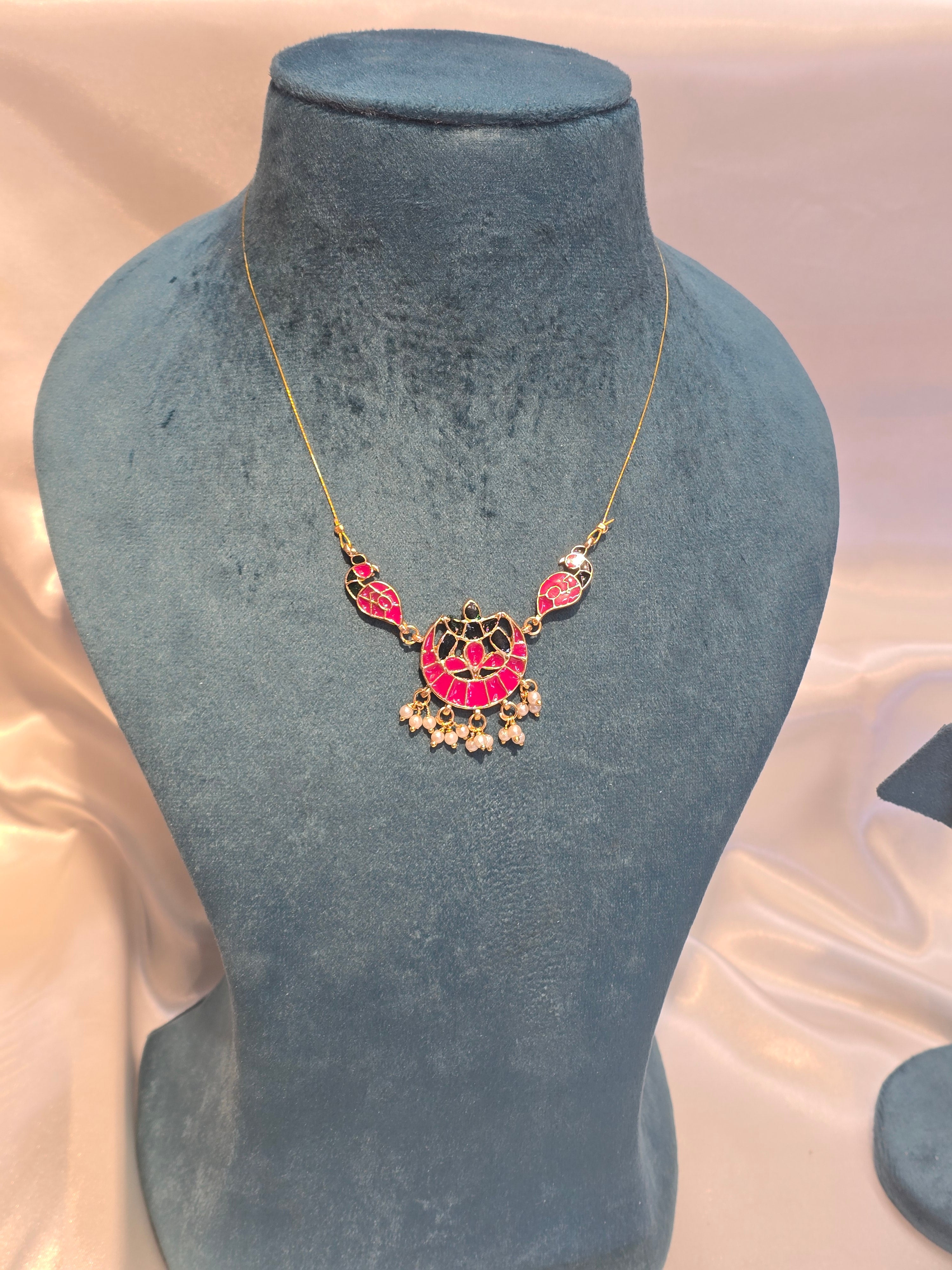 Invisible chain necklace set
