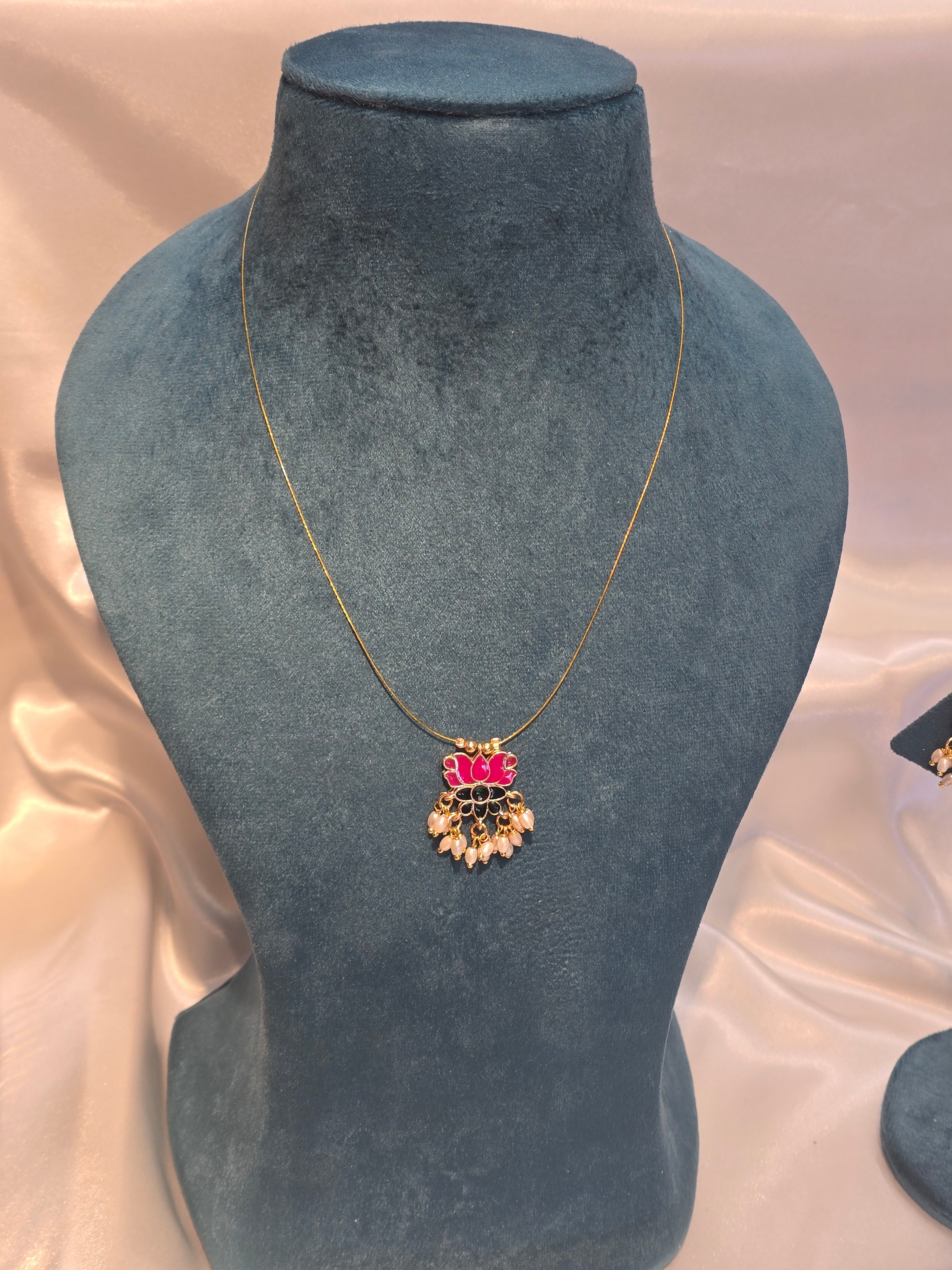 Invisible chain set