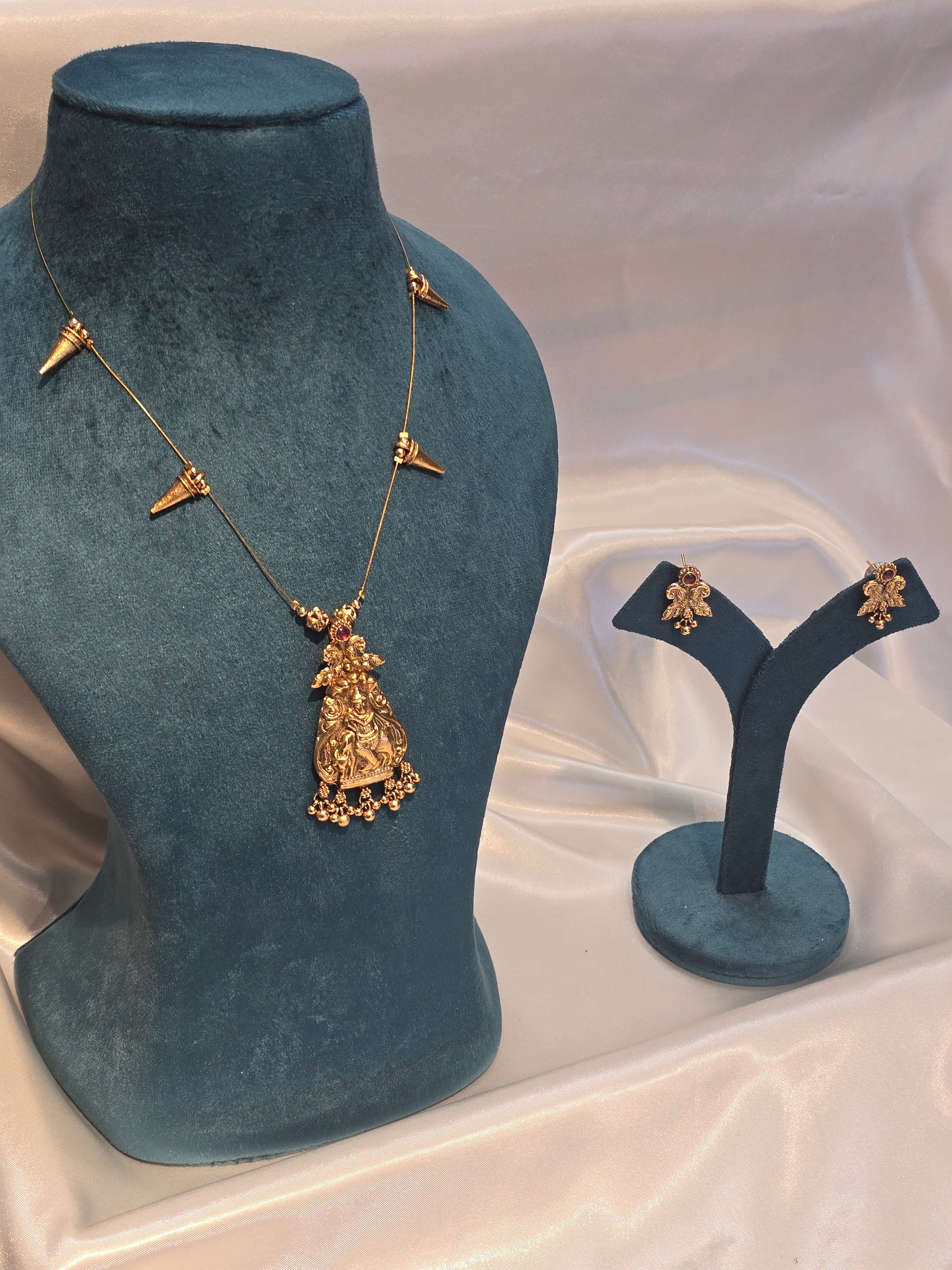 Invisible chain necklace with earrings