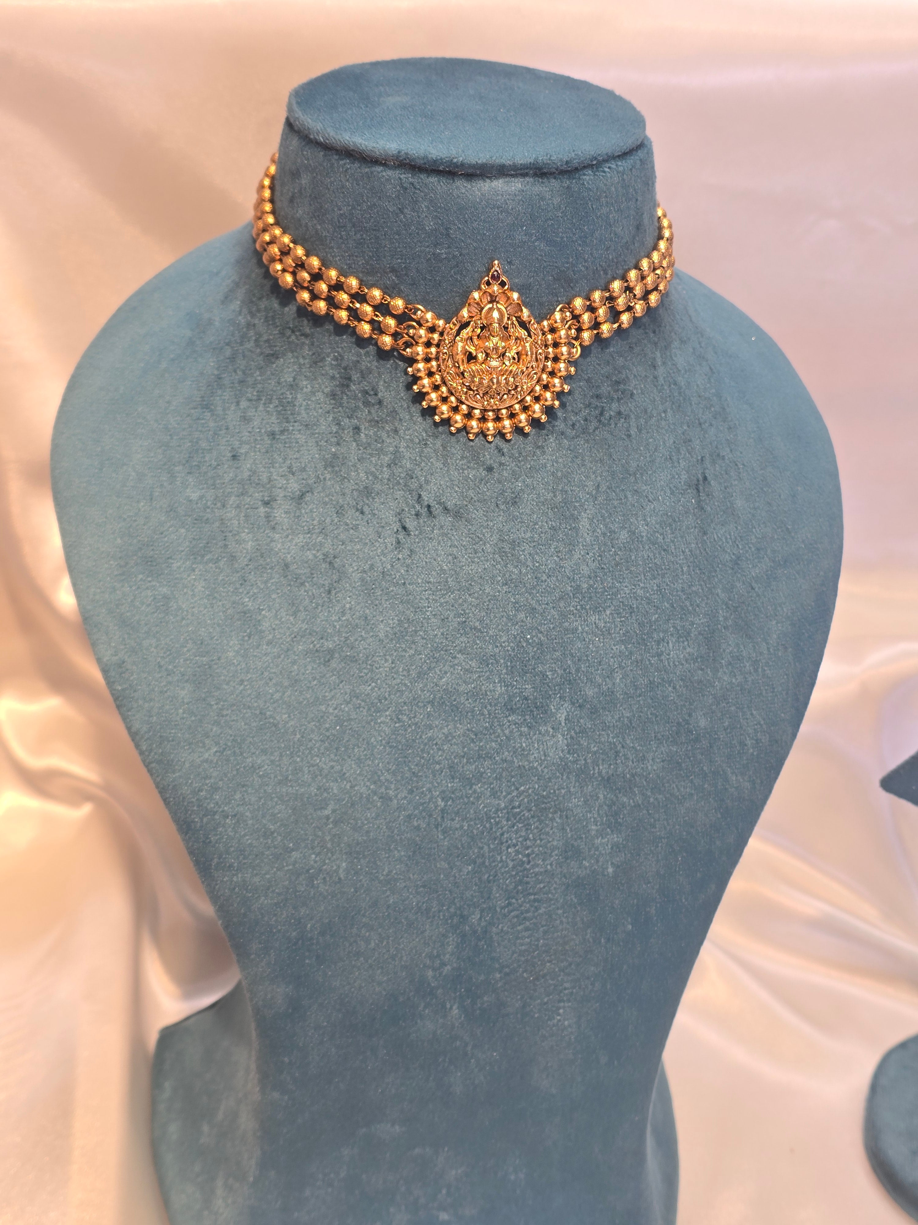 Choker set