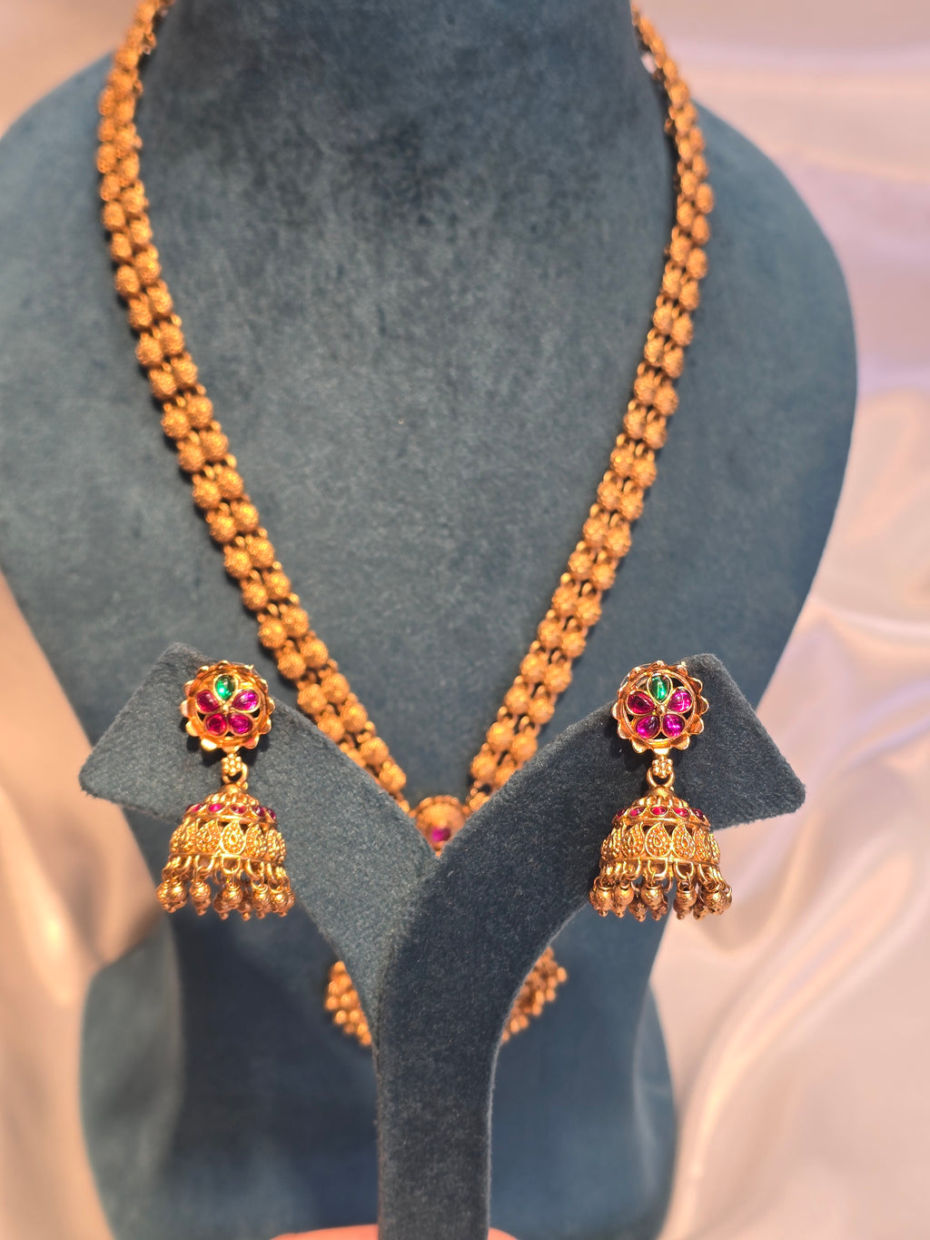 Long necklace with earrings