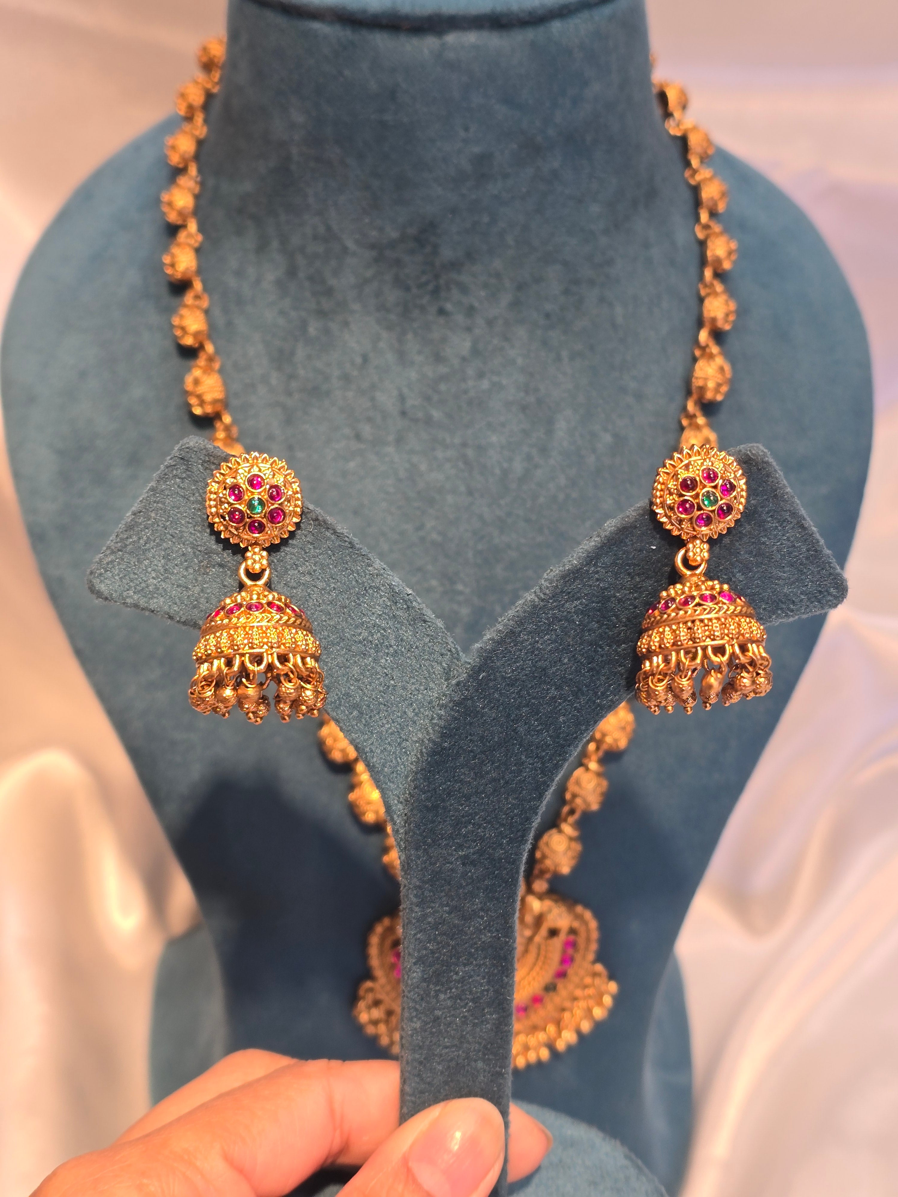 Long necklace with earrings