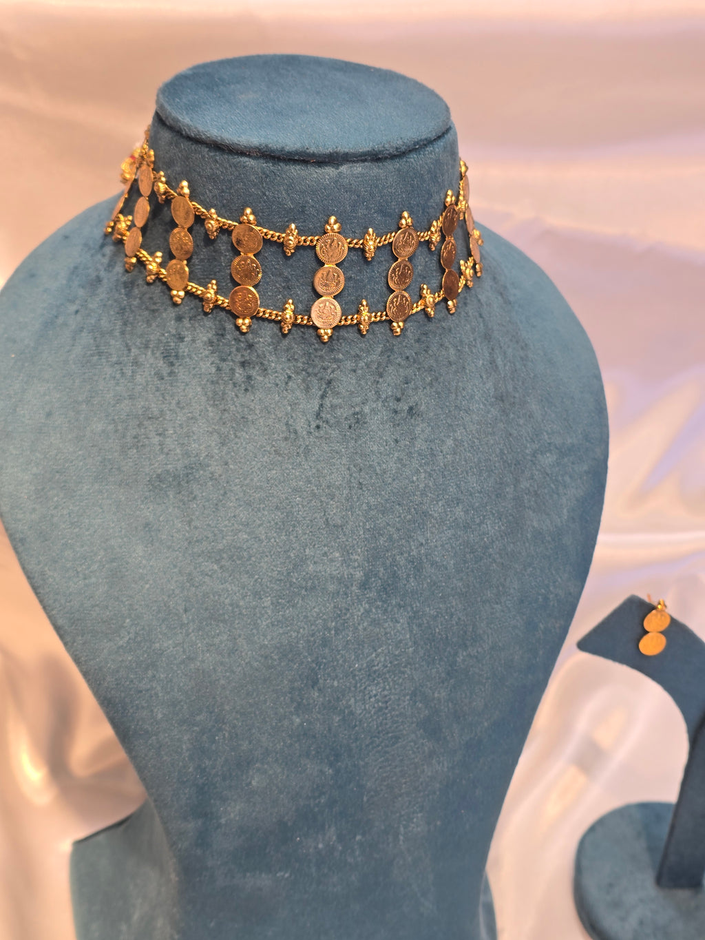 Choker set