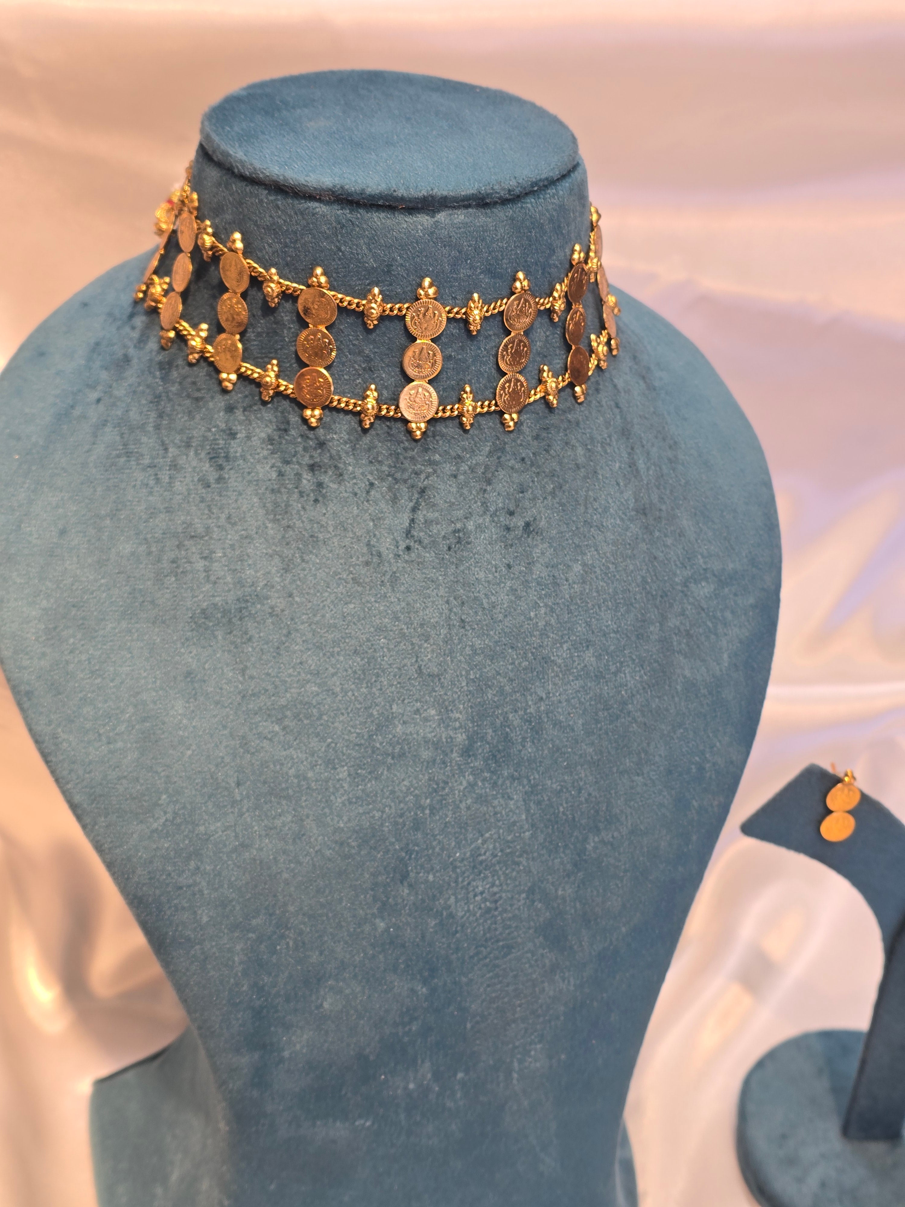 Choker set