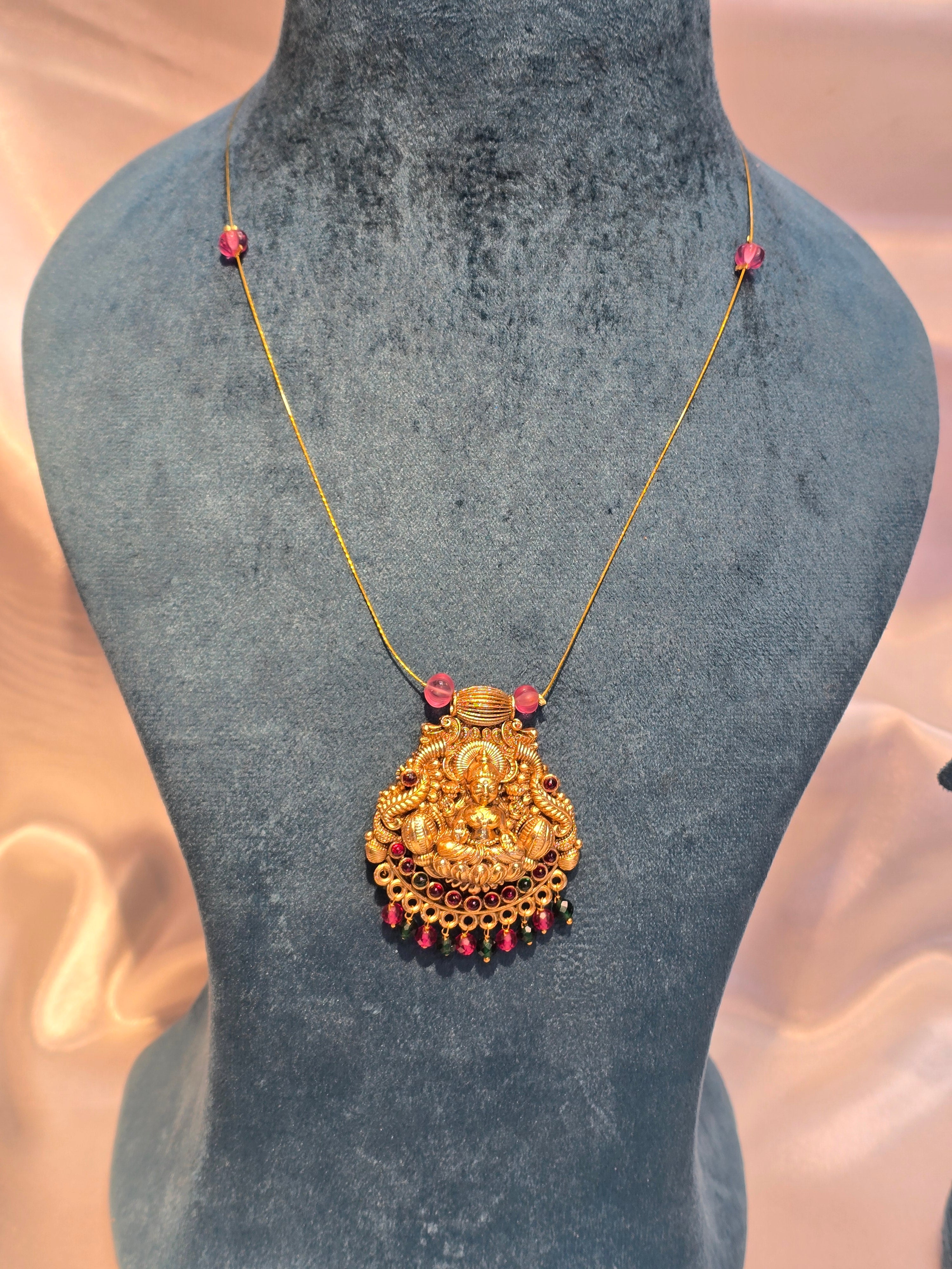 Invisible chain necklace with earrings