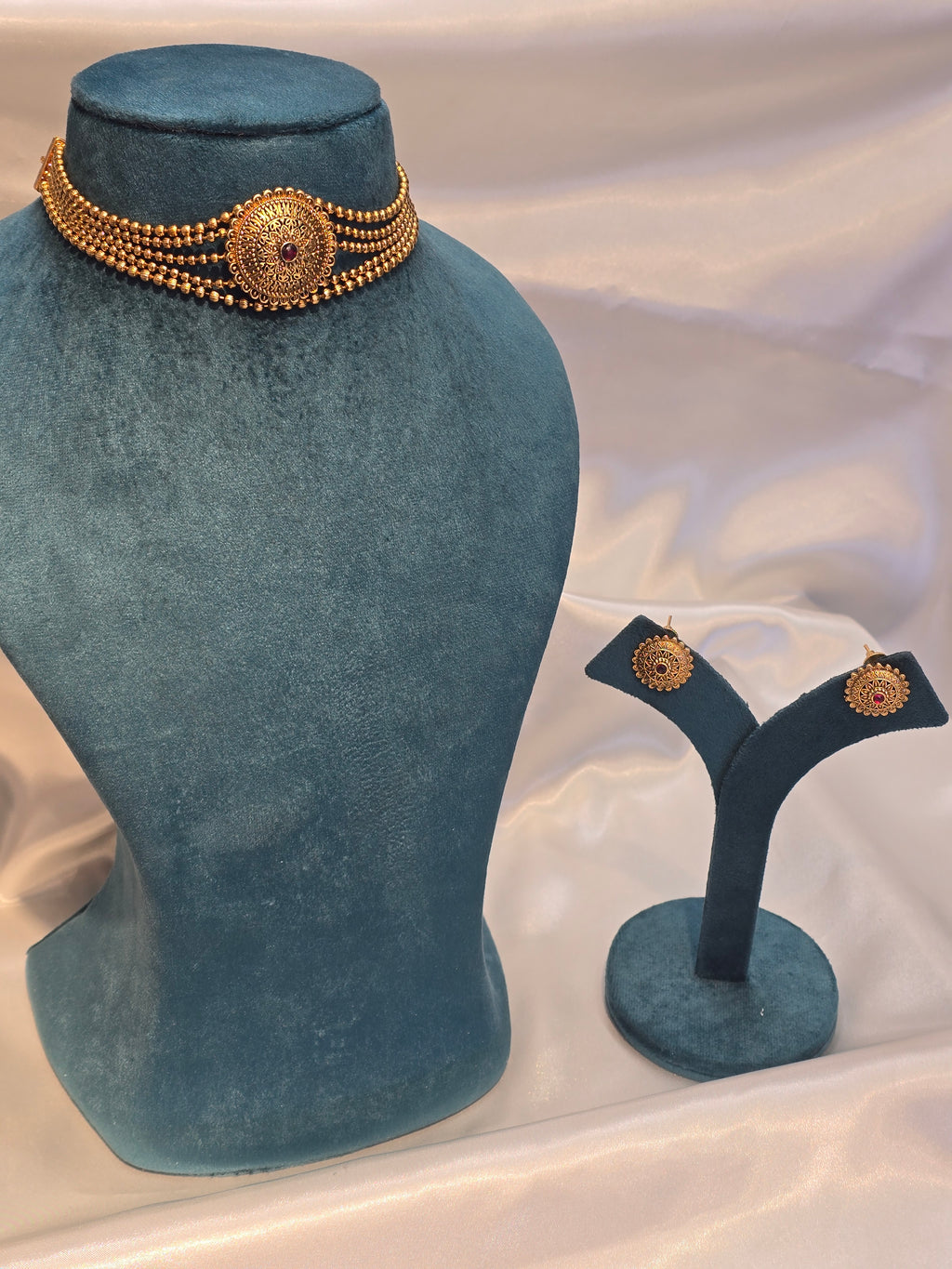 Choker set