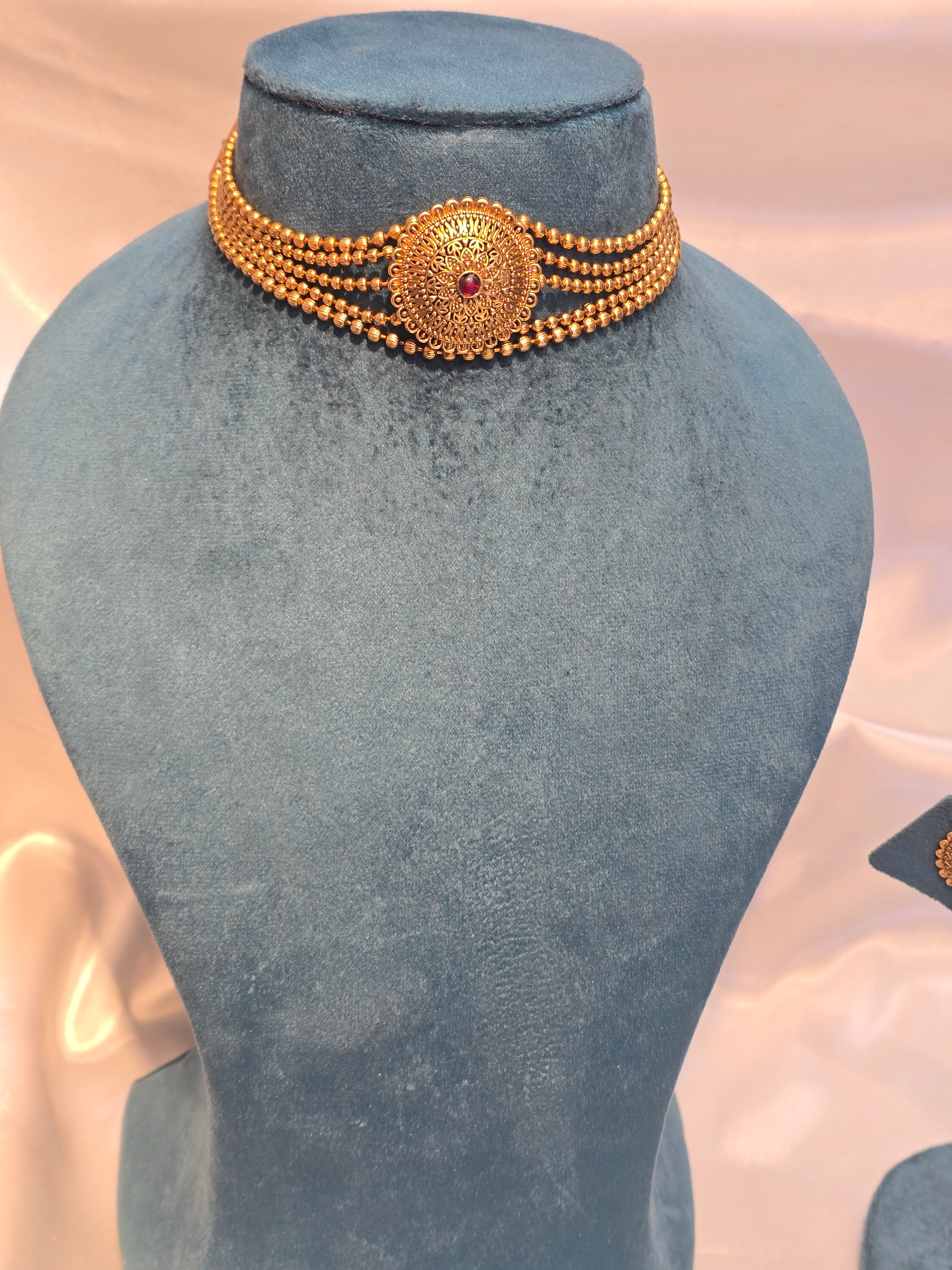 Choker set