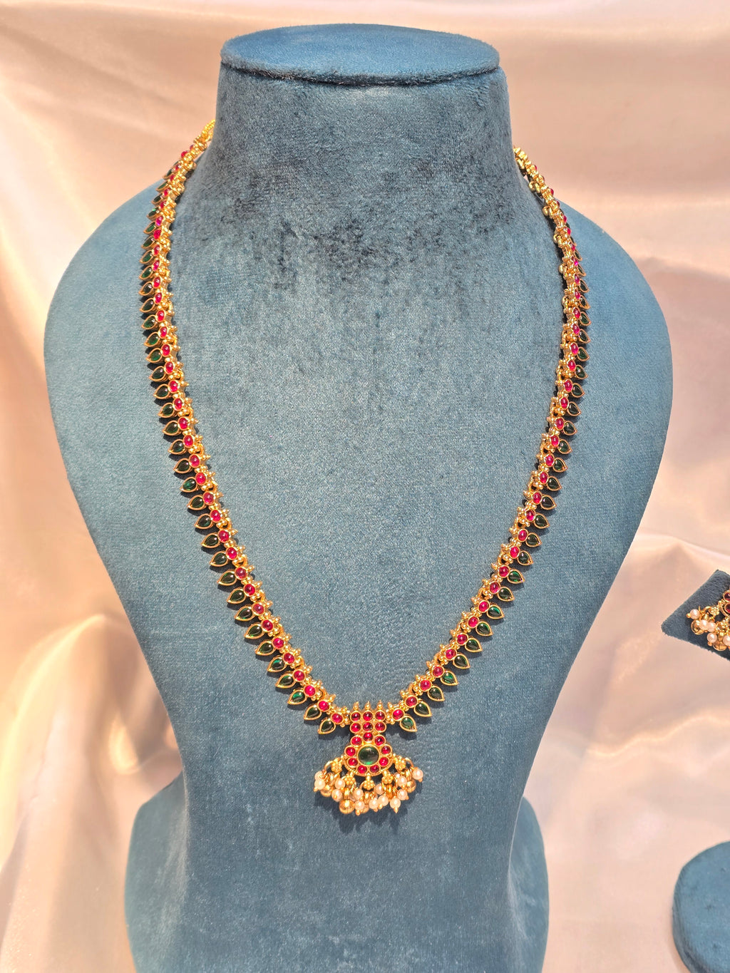 Long necklace with earrings