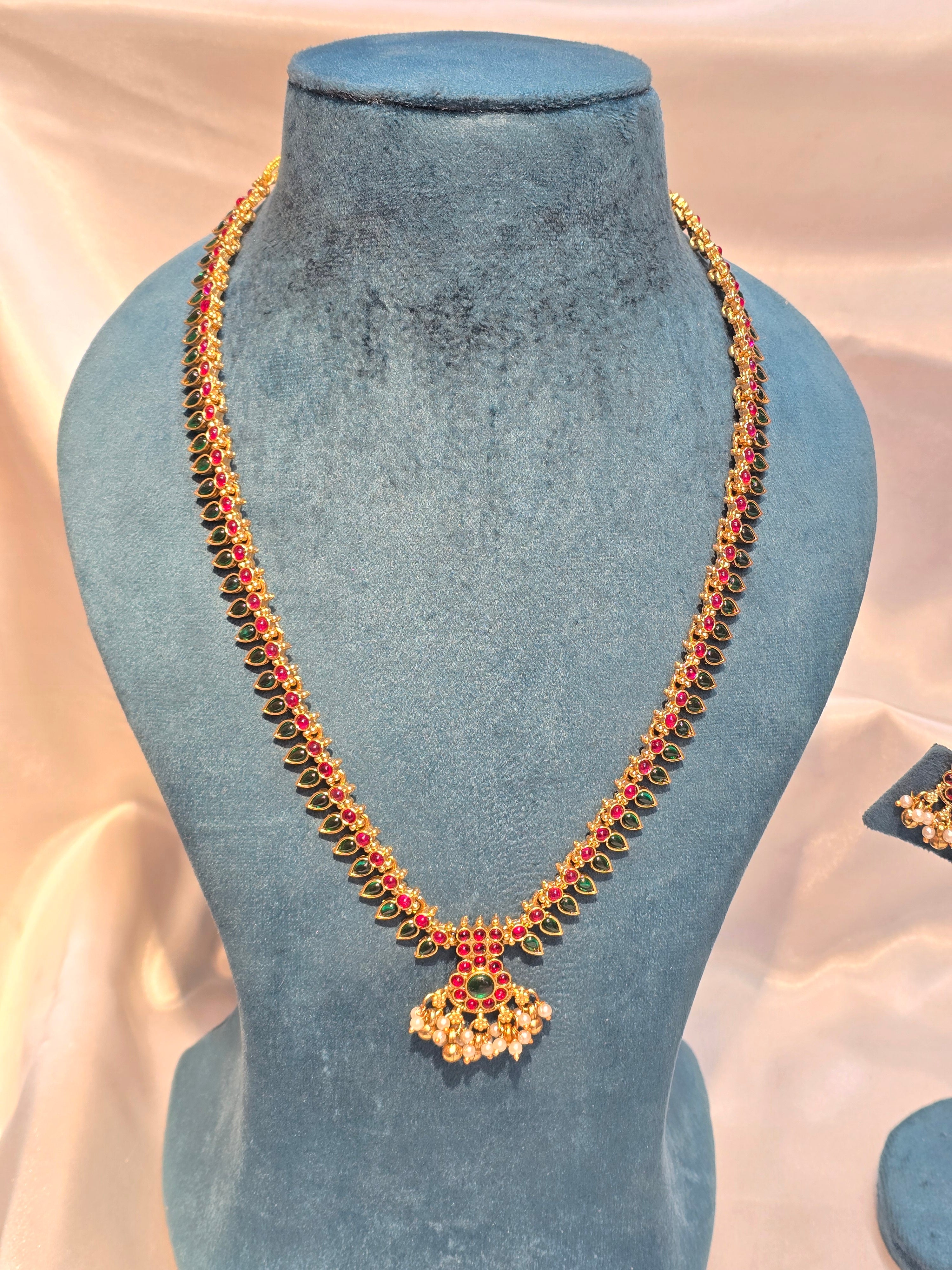Long necklace with earrings