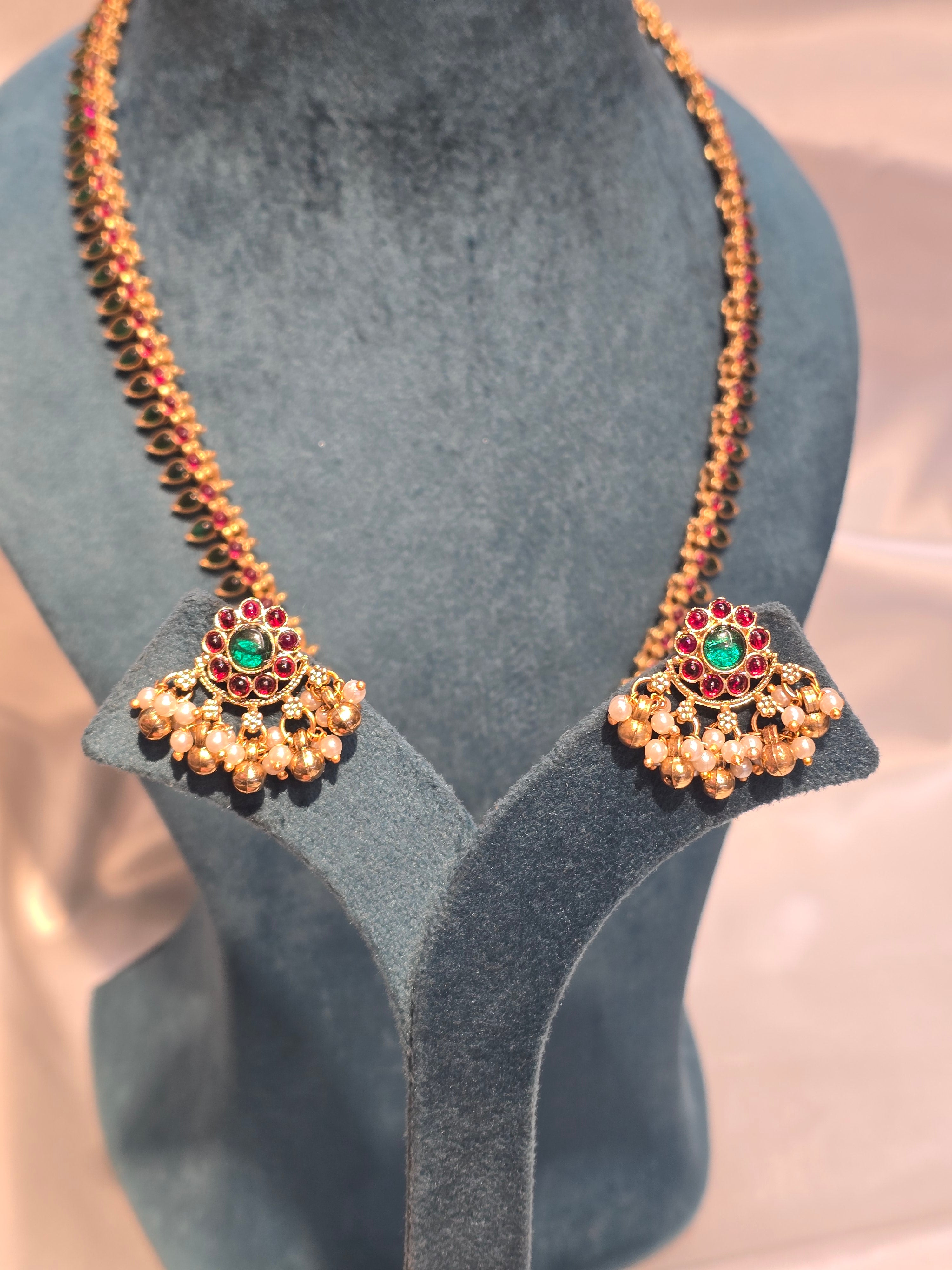 Long necklace with earrings