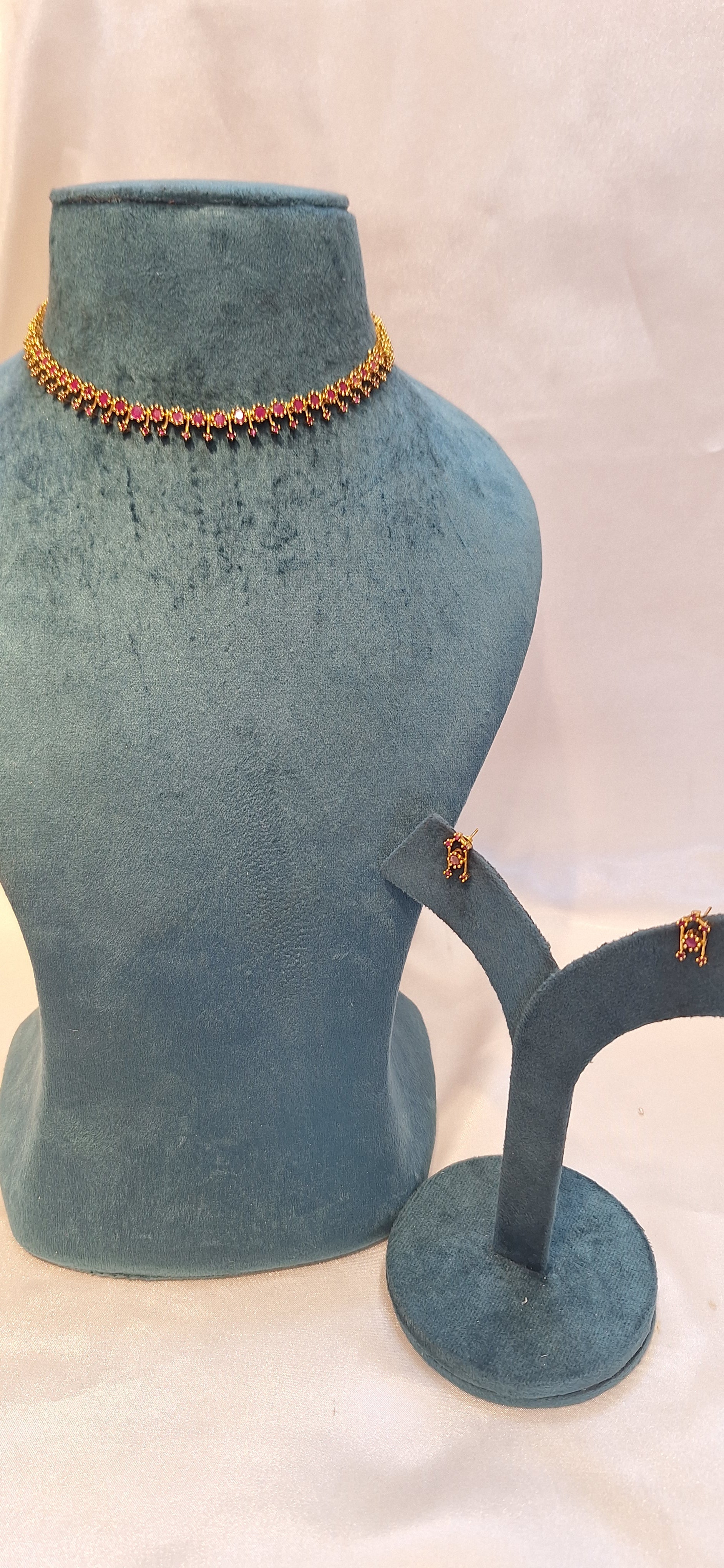 Stone choker set