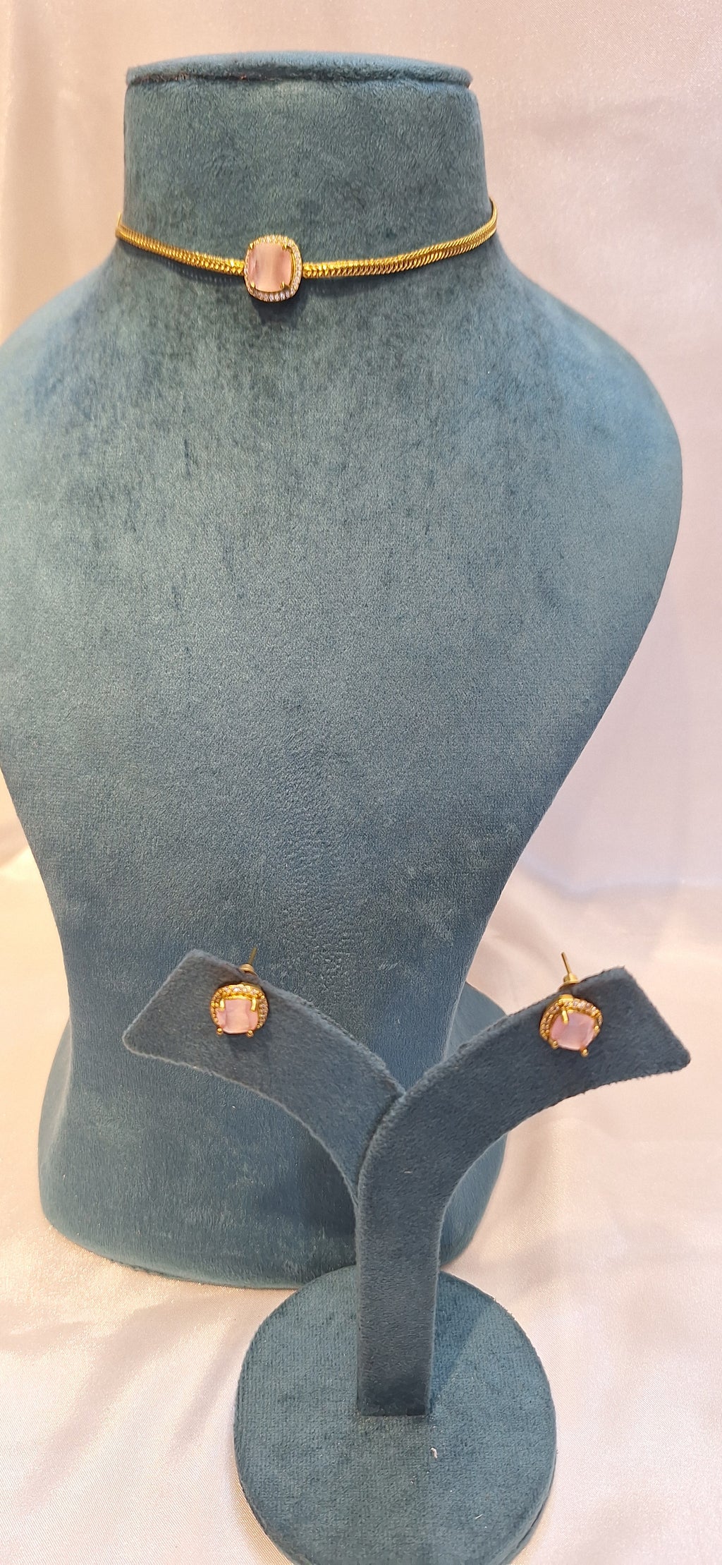 Choker set