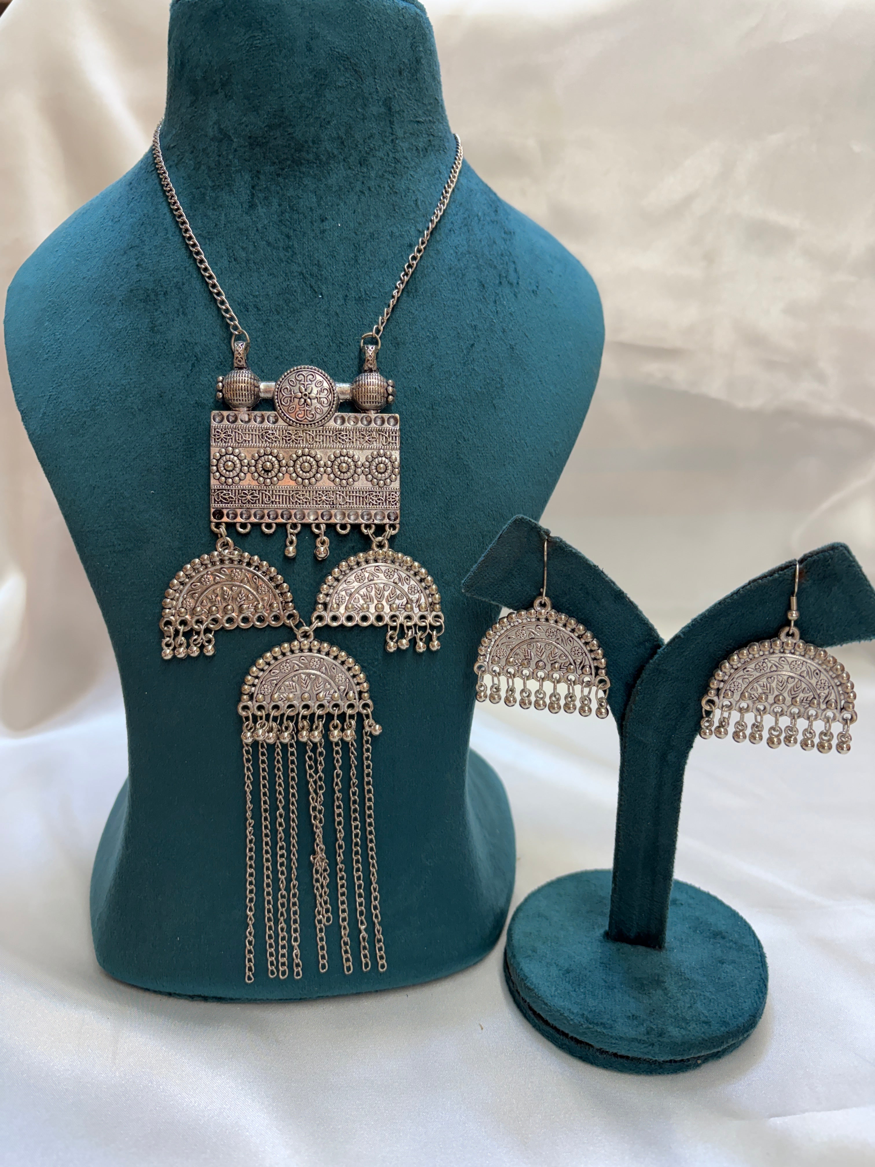 Oxidised necklace with earrings