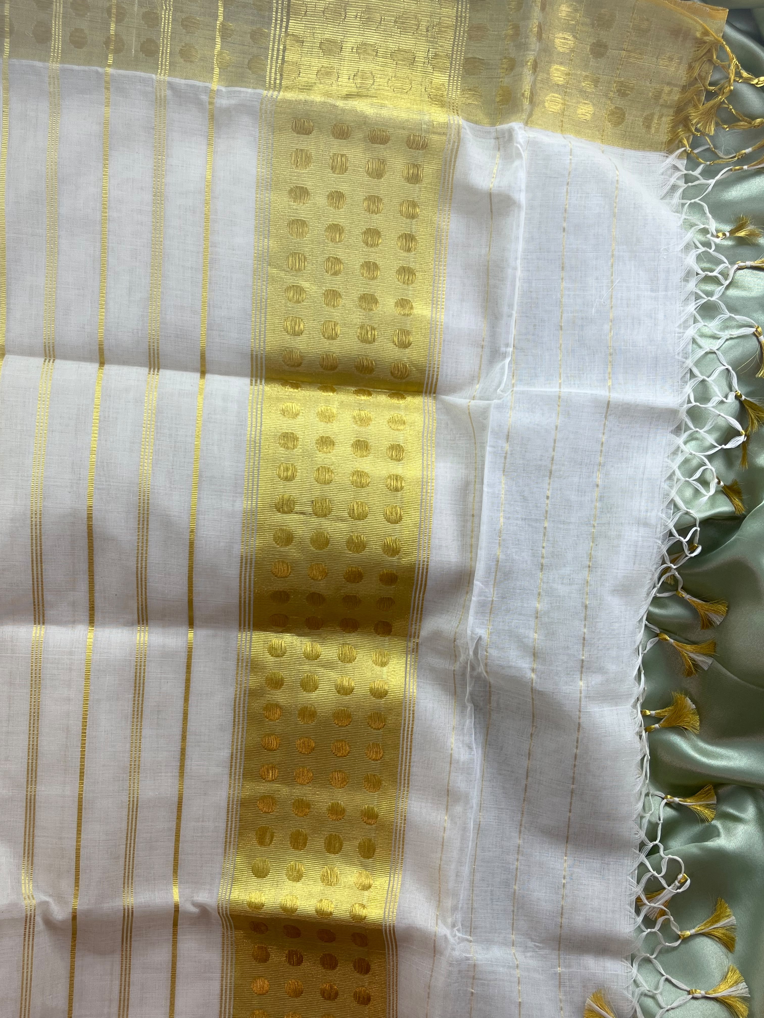 Premium traditional handloom Kerala saree